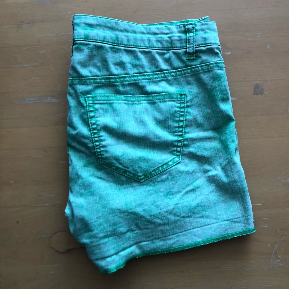 Celebrity Pink brand green denim shorts